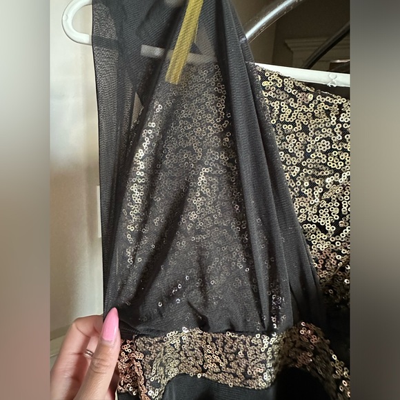 Woman’s dress - Picture 5 of 9